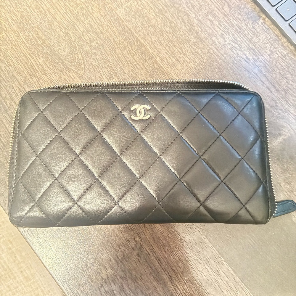 CHANEL Black Quilted Leather Oversized organizer wallet